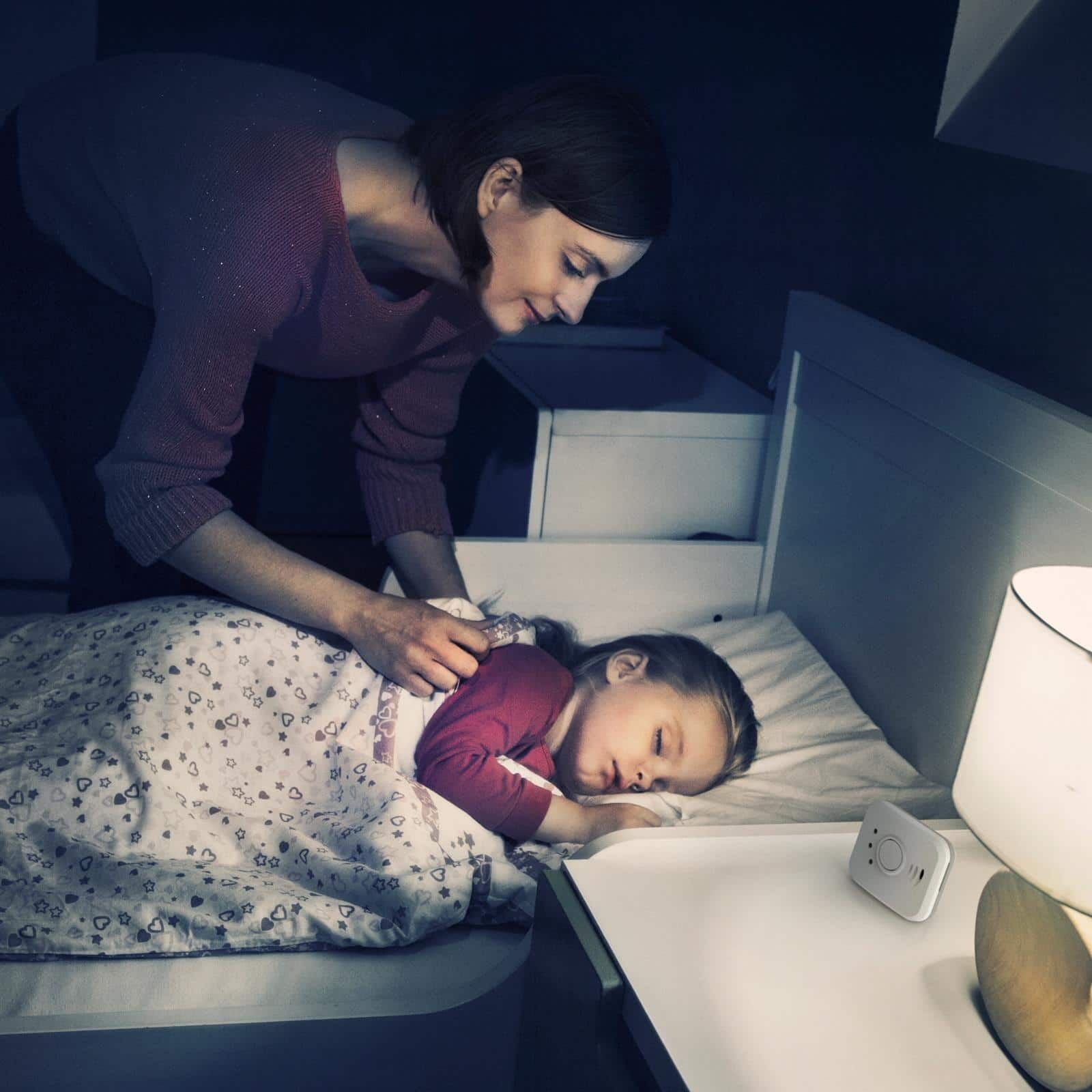 EPS Alarm/Video/Brand Systems Erwachsener, Weiblich, Person, Frau, Baby
