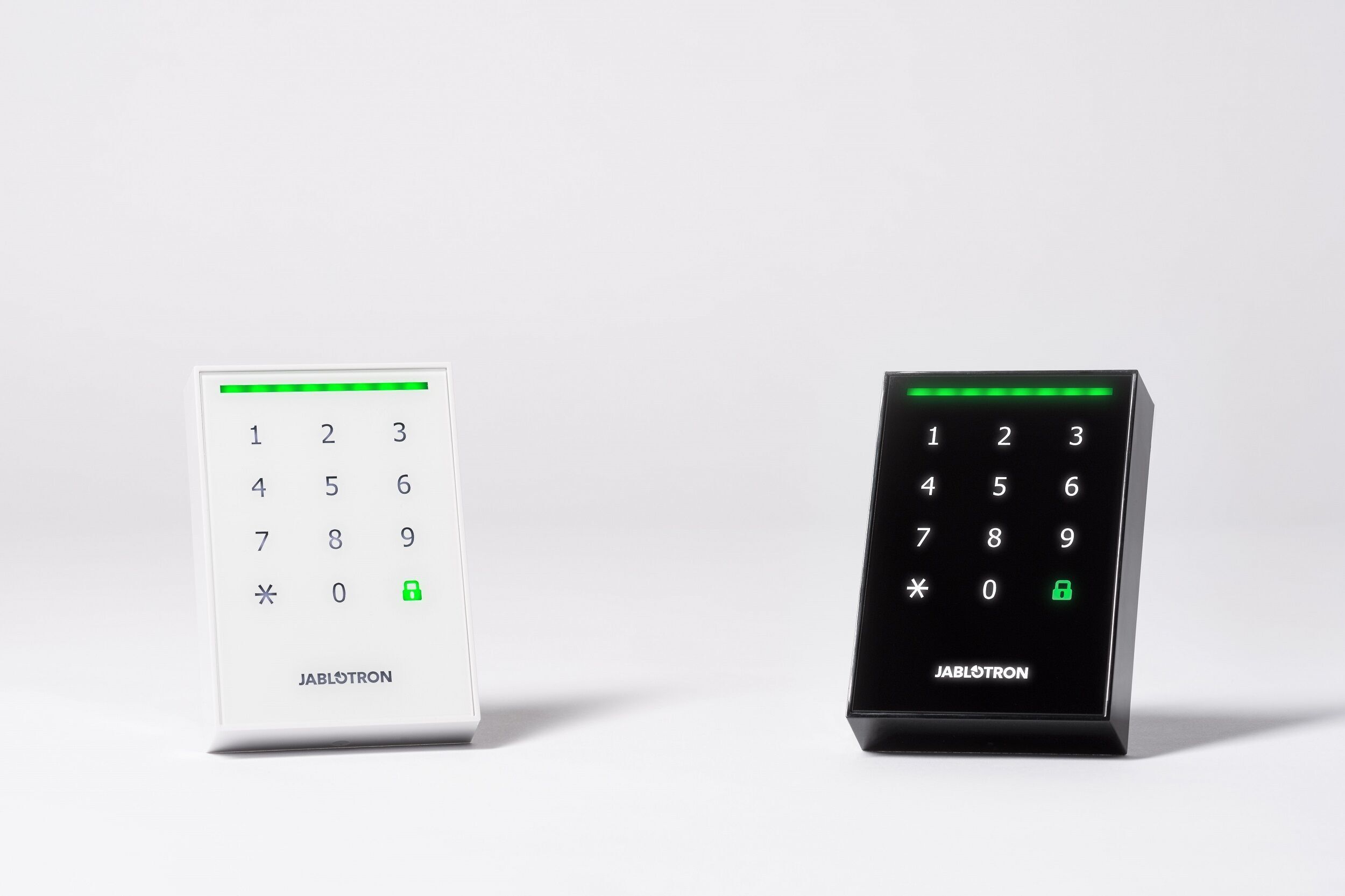 Jablotron JA-121E-BK Bus-Außentastatur mit RFID/NFC-Leser - schwarz Jablotron JA-121E-BK Bus-Außentastatur mit RFID/NFC-Leser - schwarz Detailansicht Bild 2 | EPS