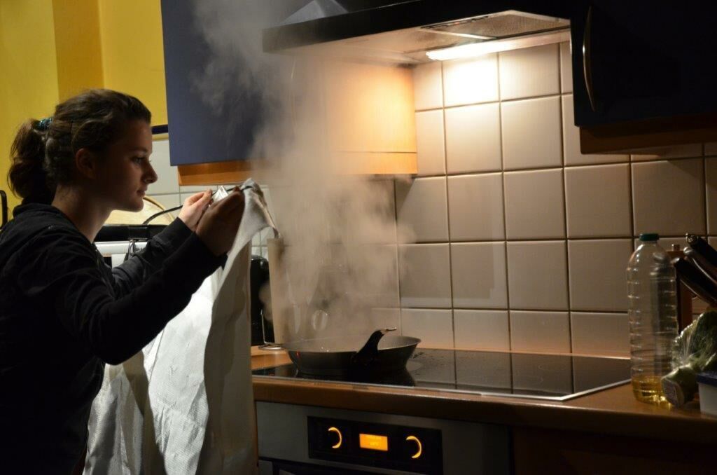 Löschdecke 120 x120 Poly/1C Löschdecke 160x180/Poly, Person, Kochpfanne, Kochgeschirr, Kopf, Gesicht